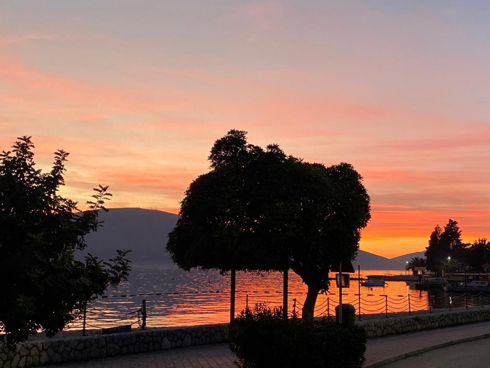 Apartment Casa Sul Mare Tivat Bagian luar foto